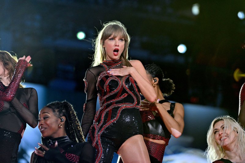 Taylor Swift — July 8 - Kansas City, Missouri — photo 39