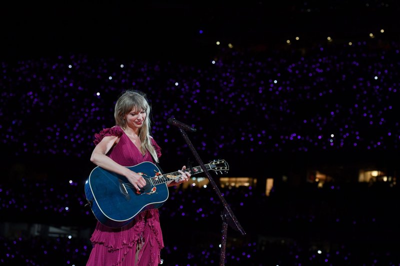 Taylor Swift — July 8 - Kansas City, Missouri — photo 54