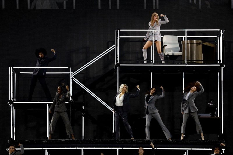 Taylor Swift — June 2 - Chicago, Illinois — photo 14