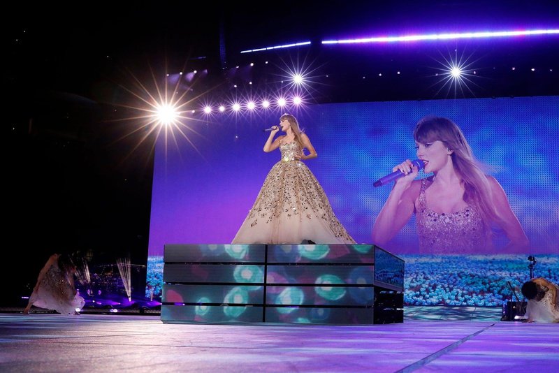 Taylor Swift — June 2 - Chicago, Illinois — photo 27