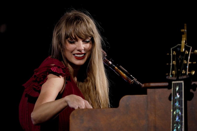 Taylor Swift — June 2 - Chicago, Illinois — photo 36