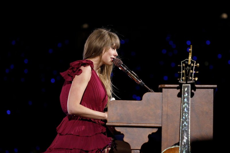 Taylor Swift — June 2 - Chicago, Illinois — photo 37