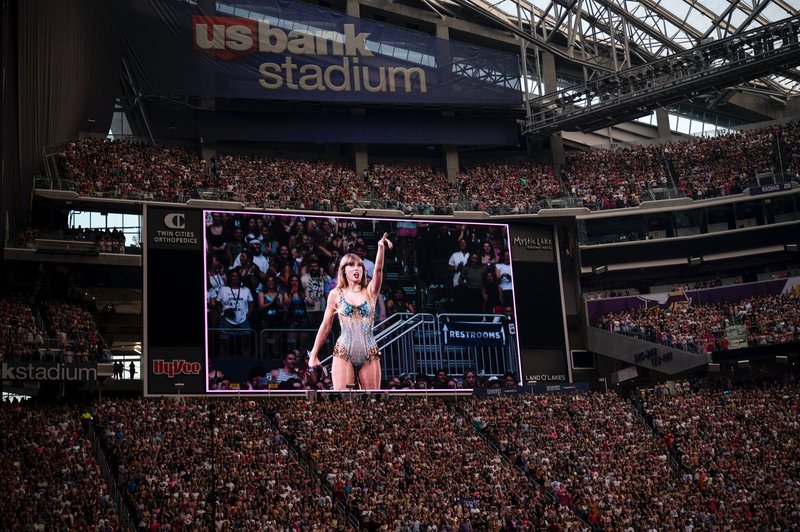 Taylor Swift — June 23 - Minneapolis, Minnesota — photo 8