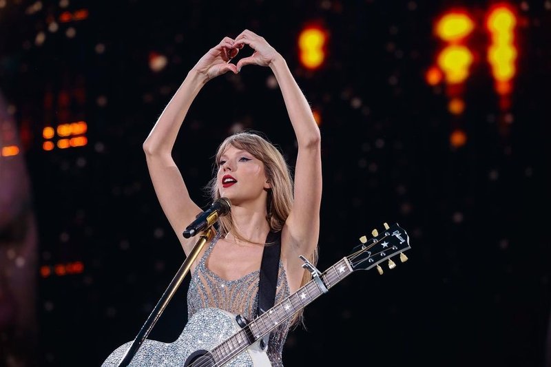 Taylor Swift — June 3 - Chicago, Illinois — photo 3