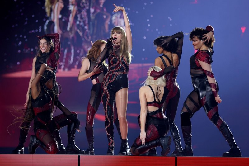 Taylor Swift — June 9 - Detroit, Michigan — photo 14