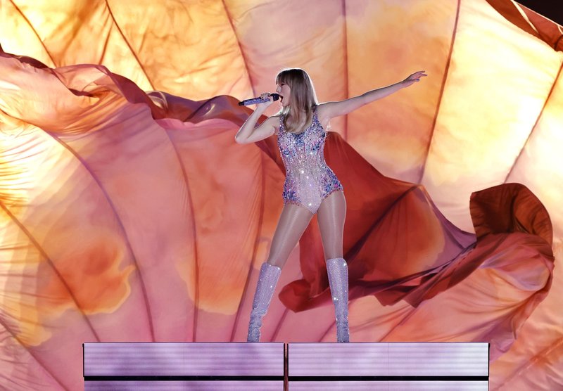 Taylor Swift — March 17 - Glendale, Arizona — photo 3