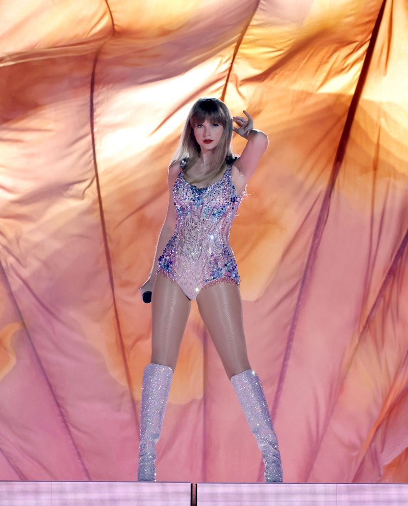 Taylor Swift — March 17 - Glendale, Arizona — photo 9