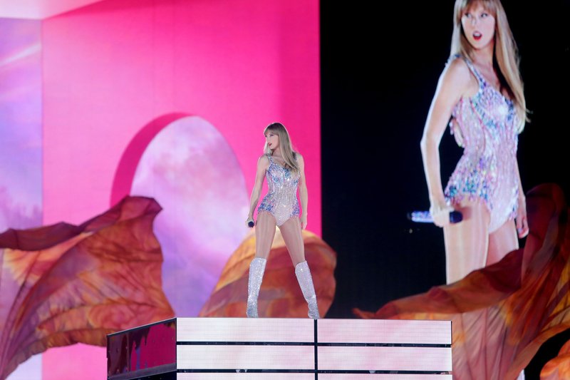 Taylor Swift — March 17 - Glendale, Arizona — photo 14