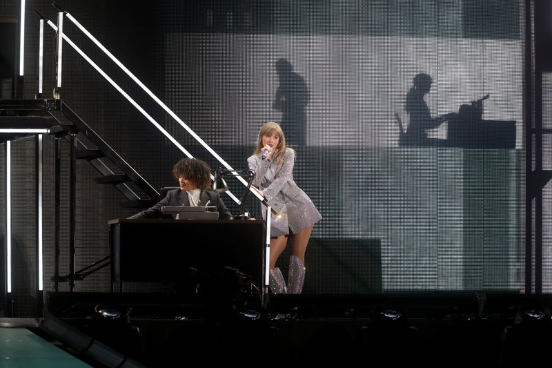 Taylor Swift — March 17 - Glendale, Arizona — photo 17