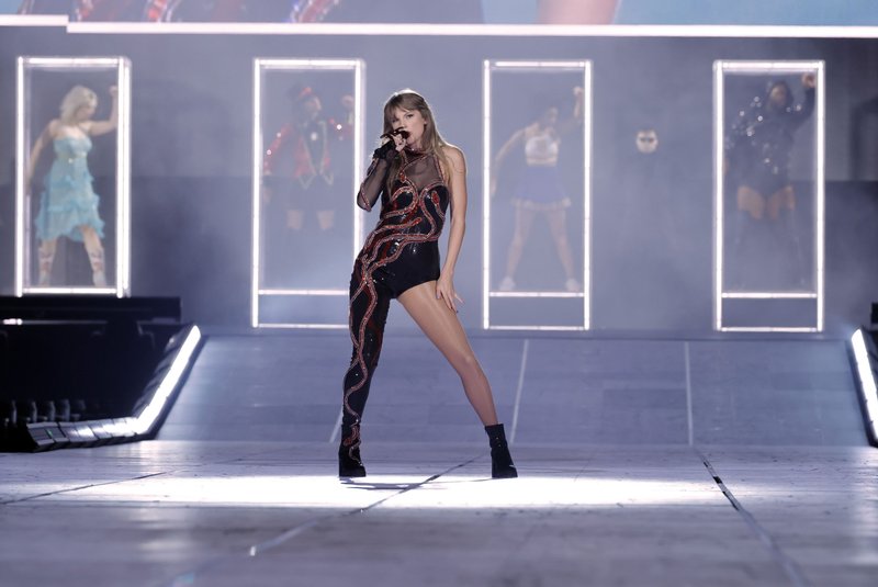 Taylor Swift — March 17 - Glendale, Arizona — photo 28