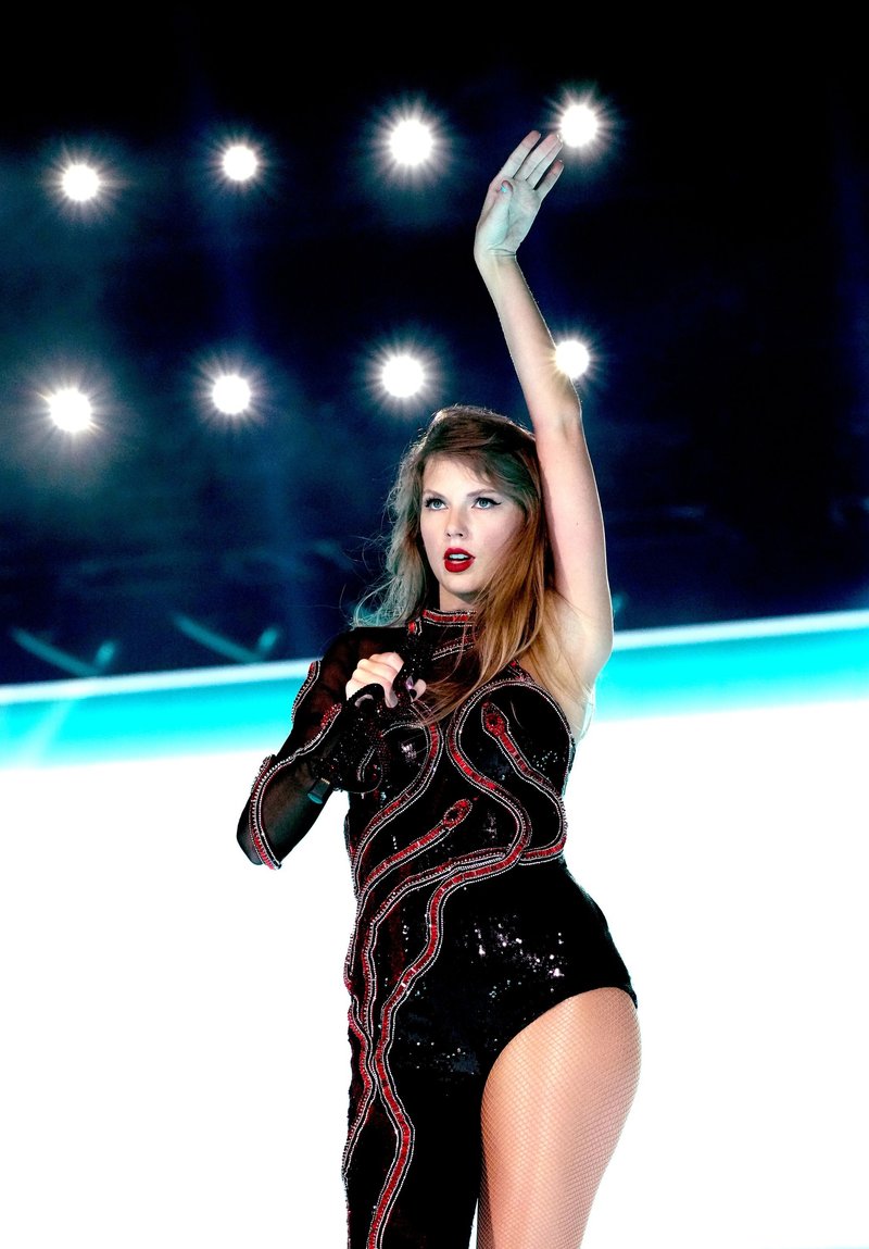 Taylor Swift — March 17 - Glendale, Arizona — photo 32