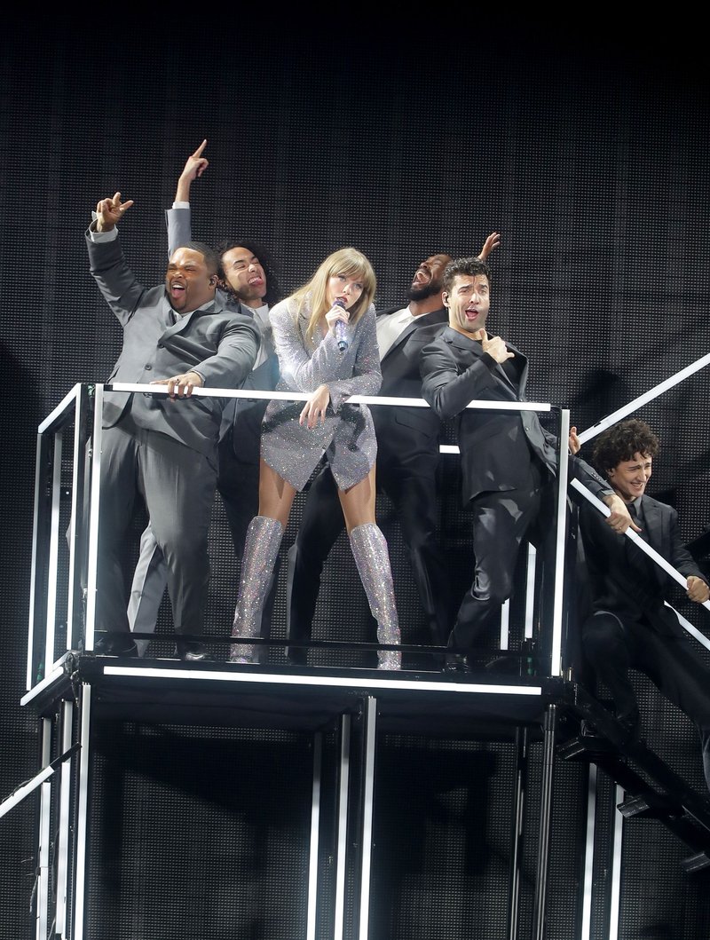 Taylor Swift — March 17 - Glendale, Arizona — photo 43
