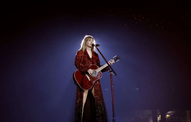Taylor Swift — March 17 - Glendale, Arizona — photo 59