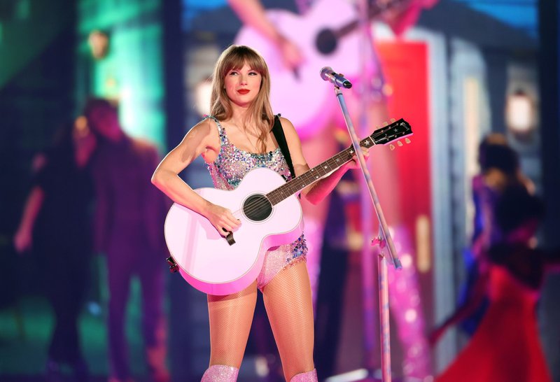 Taylor Swift — March 17 - Glendale, Arizona — photo 77