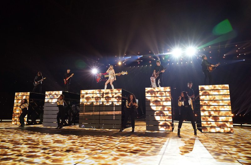 Taylor Swift — March 17 - Glendale, Arizona — photo 83
