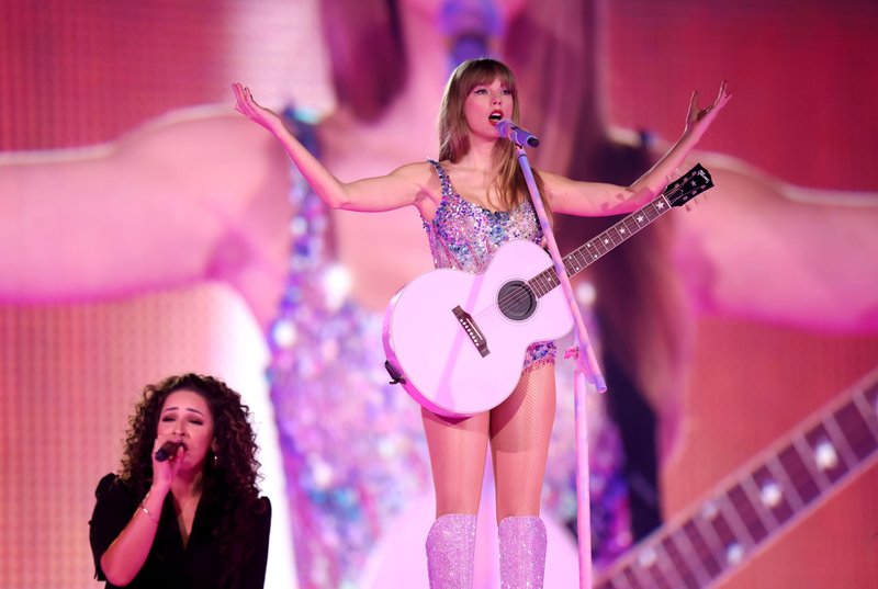 Taylor Swift — March 17 - Glendale, Arizona — photo 88