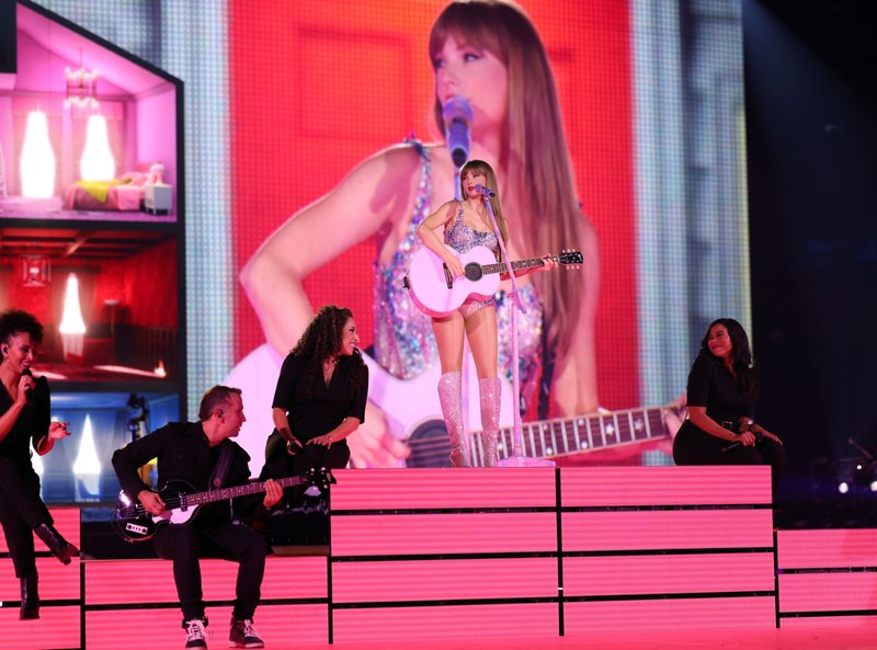 Taylor Swift — March 17 - Glendale, Arizona — photo 89