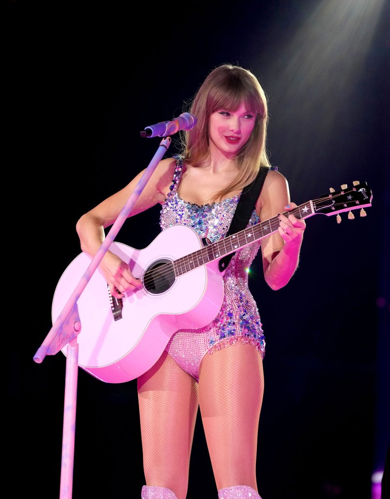 Taylor Swift — March 17 - Glendale, Arizona — photo 91