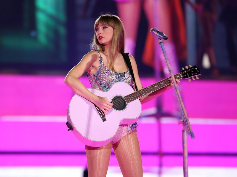 Taylor Swift — March 17 - Glendale, Arizona — photo 94