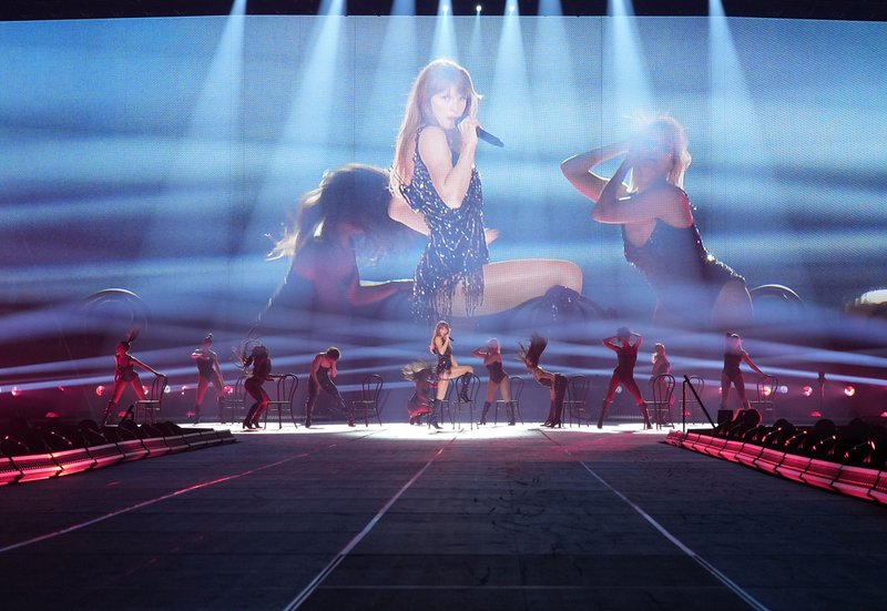 Taylor Swift — March 17 - Glendale, Arizona — photo 97