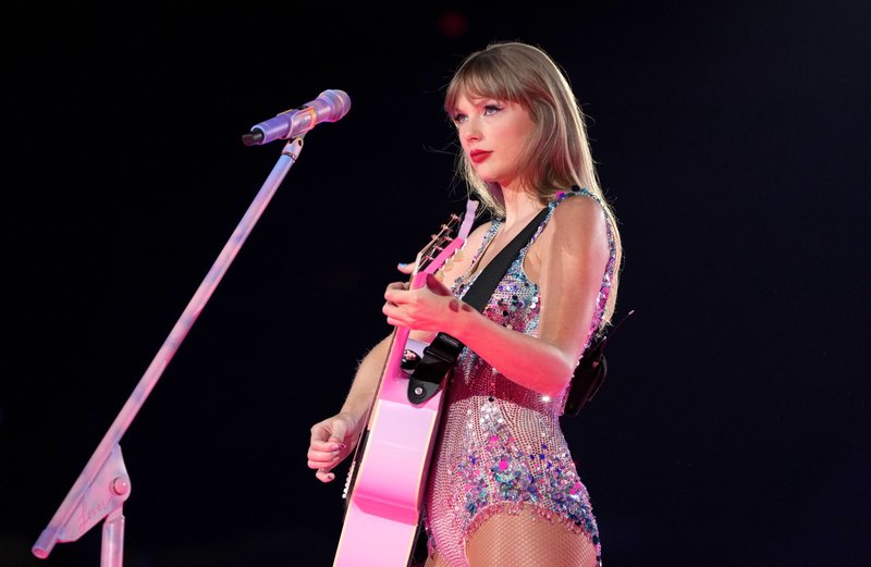 Taylor Swift — March 17 - Glendale, Arizona — photo 109