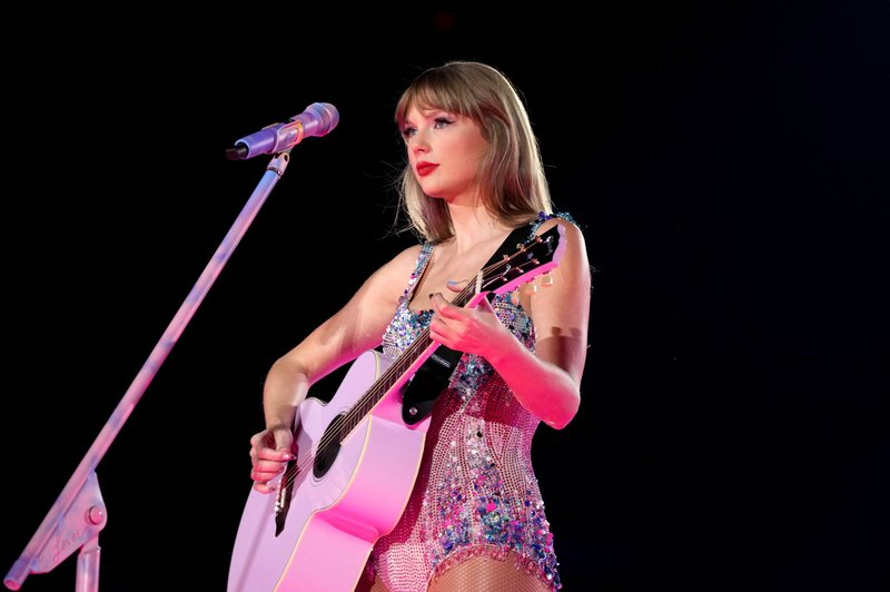Taylor Swift — March 17 - Glendale, Arizona — photo 110