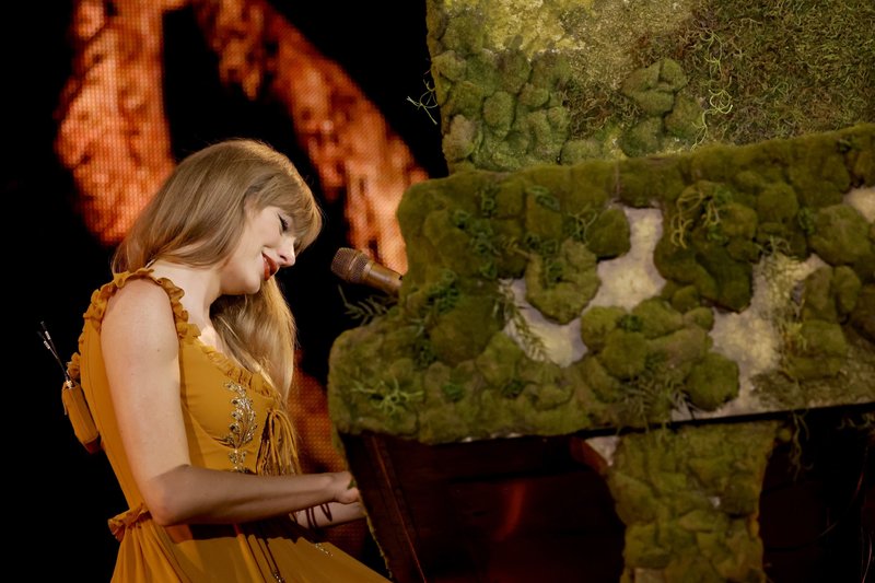 Taylor Swift — March 17 - Glendale, Arizona — photo 112