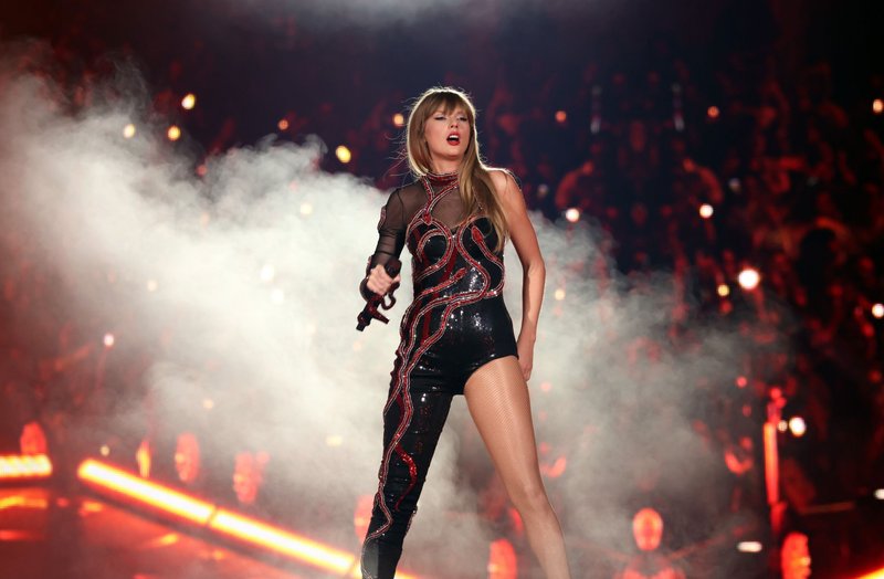 Taylor Swift — March 17 - Glendale, Arizona — photo 120