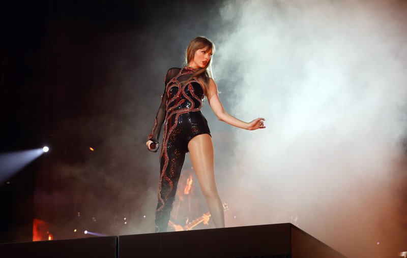 Taylor Swift — March 17 - Glendale, Arizona — photo 133