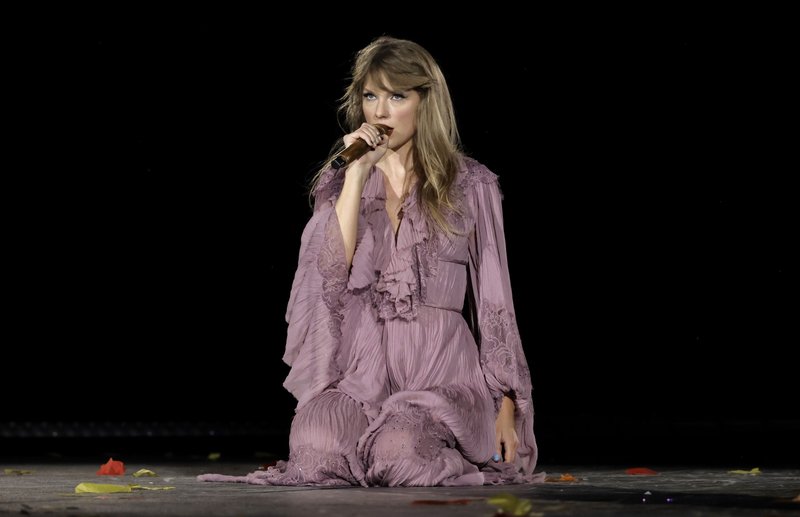 Taylor Swift — March 17 - Glendale, Arizona — photo 135