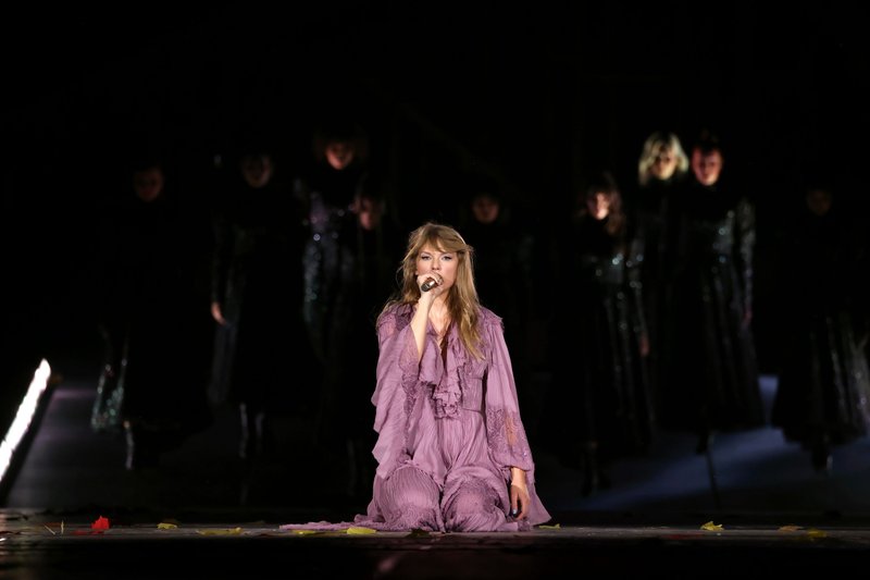 Taylor Swift — March 17 - Glendale, Arizona — photo 140