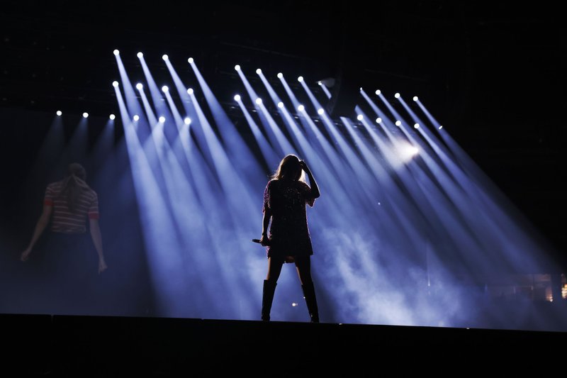 Taylor Swift — March 17 - Glendale, Arizona — photo 141