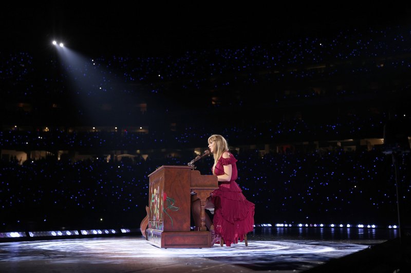 Taylor Swift — March 17 - Glendale, Arizona — photo 142