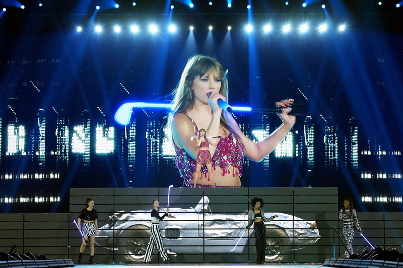 Taylor Swift — March 17 - Glendale, Arizona — photo 158