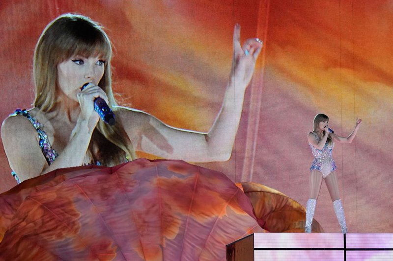 Taylor Swift — March 17 - Glendale, Arizona — photo 166