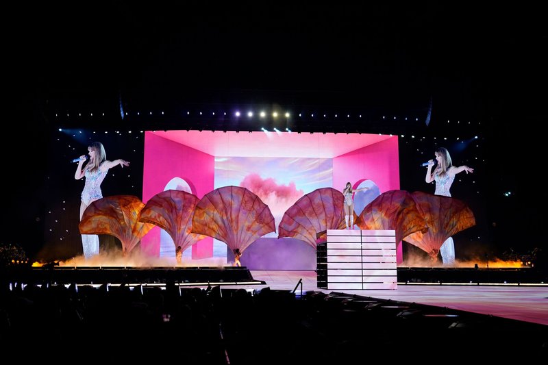 Taylor Swift — March 17 - Glendale, Arizona — photo 171
