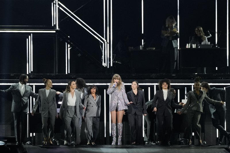 Taylor Swift — March 17 - Glendale, Arizona — photo 174