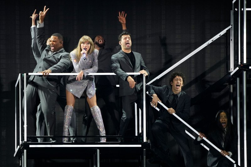 Taylor Swift — March 17 - Glendale, Arizona — photo 181