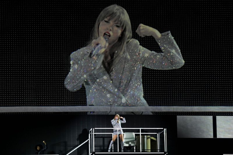 Taylor Swift — March 17 - Glendale, Arizona — photo 183