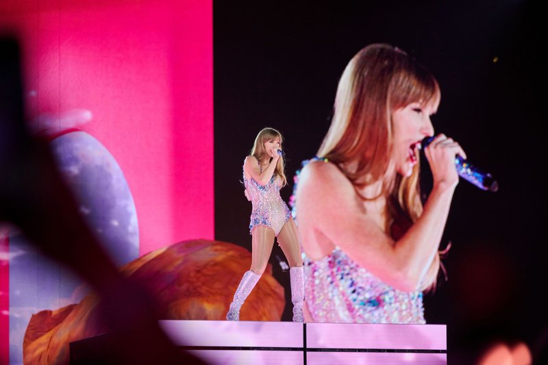 Taylor Swift — March 17 - Glendale, Arizona — photo 201