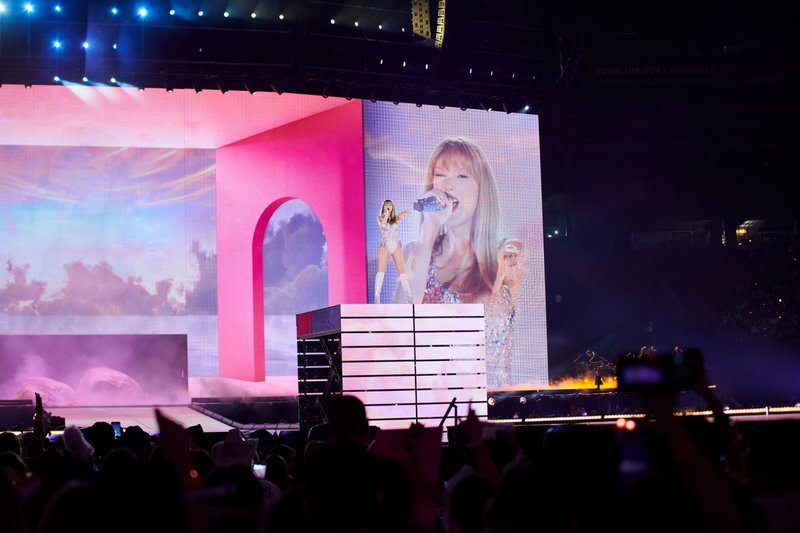 Taylor Swift — March 17 - Glendale, Arizona — photo 212