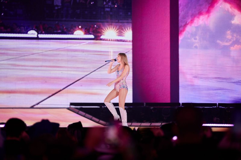 Taylor Swift — March 17 - Glendale, Arizona — photo 216