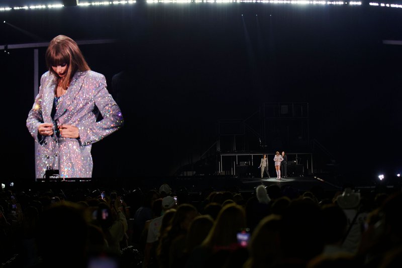 Taylor Swift — March 17 - Glendale, Arizona — photo 231