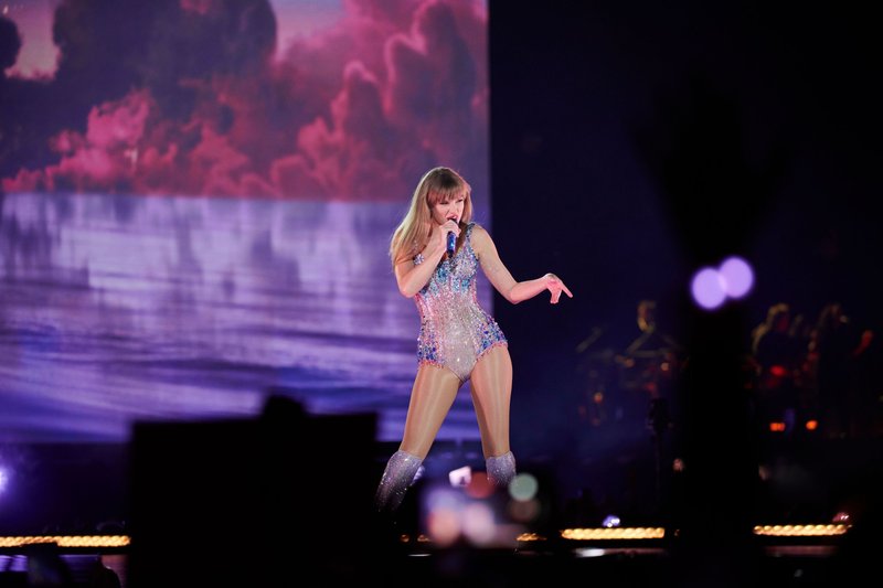 Taylor Swift — March 17 - Glendale, Arizona — photo 240