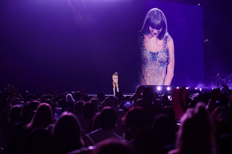 Taylor Swift — March 17 - Glendale, Arizona — photo 244