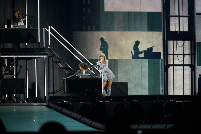 Taylor Swift — March 17 - Glendale, Arizona — photo 250