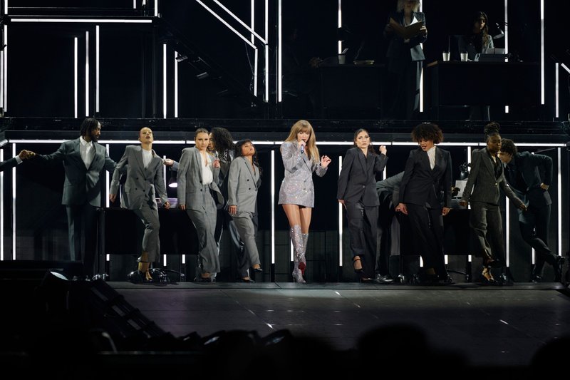 Taylor Swift — March 17 - Glendale, Arizona — photo 251