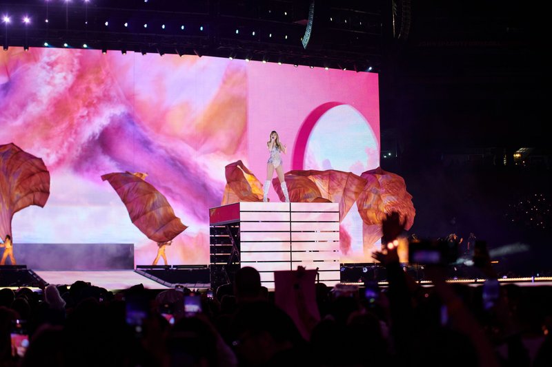 Taylor Swift — March 17 - Glendale, Arizona — photo 271