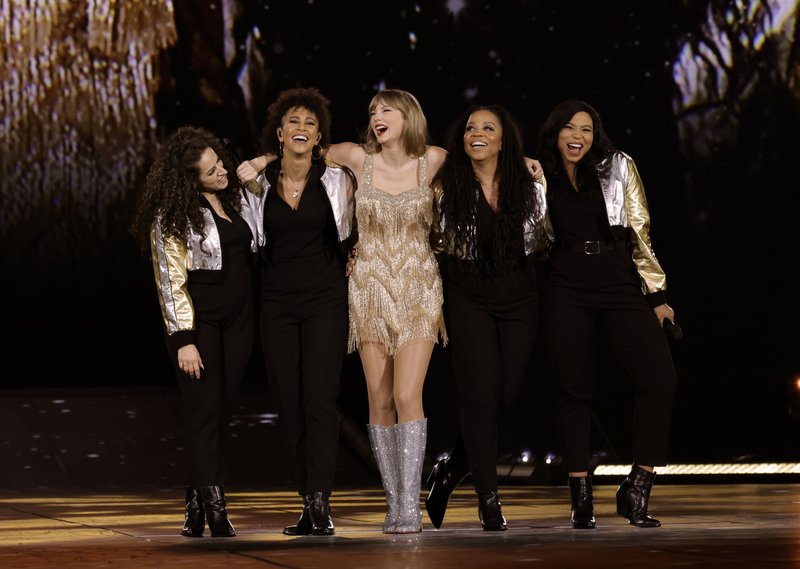 Taylor Swift — March 17 - Glendale, Arizona — photo 276