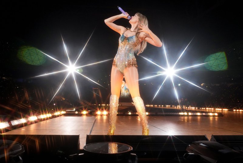 Taylor Swift — March 18 - Glendale, Arizona — photo 25